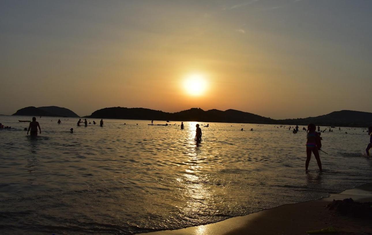 Sun Beach Apartment 아나비소스 외부 사진
